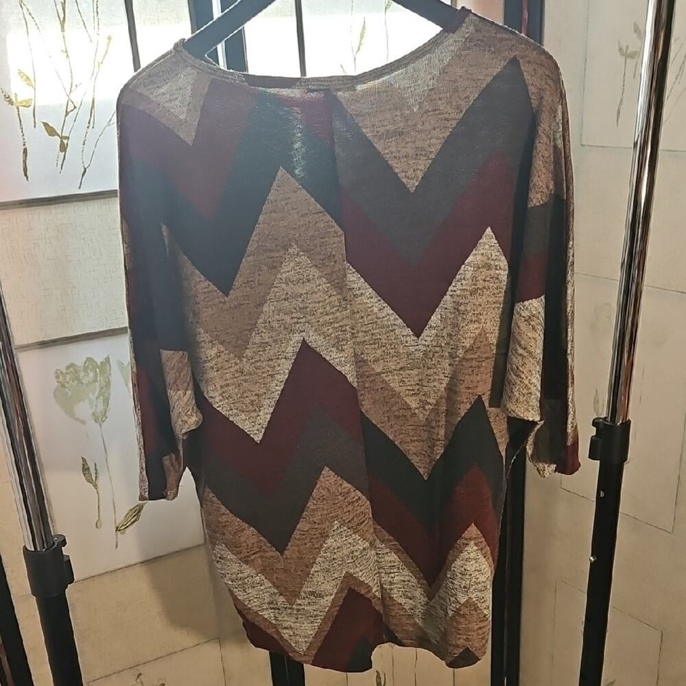 Chevron Patterned Top - Picture 3 of 3